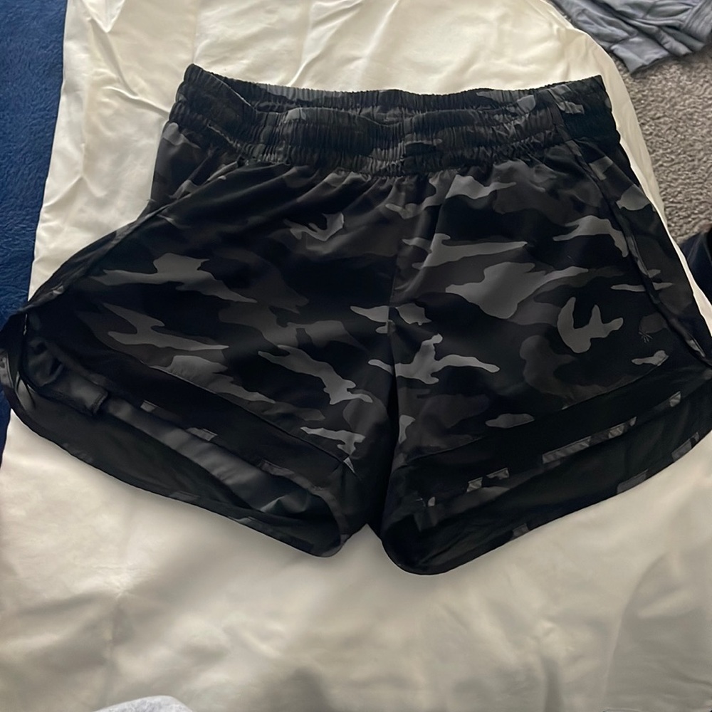 Athleta printed mesh racer run short 4”